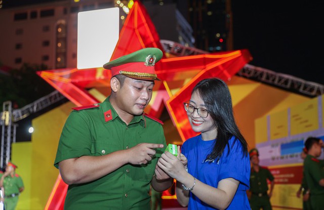 Vinamilk mang đến những trạm tiếp năng lượng giữa Gala 'Tổ quốc b&igrave;nh y&ecirc;n' - Ảnh 6.