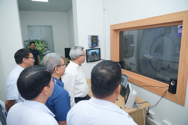 Bệnh viện E đưa hệ thống MRI 3.0 Tesla ứng dụng AI v&agrave;o hoạt động - Ảnh 2.