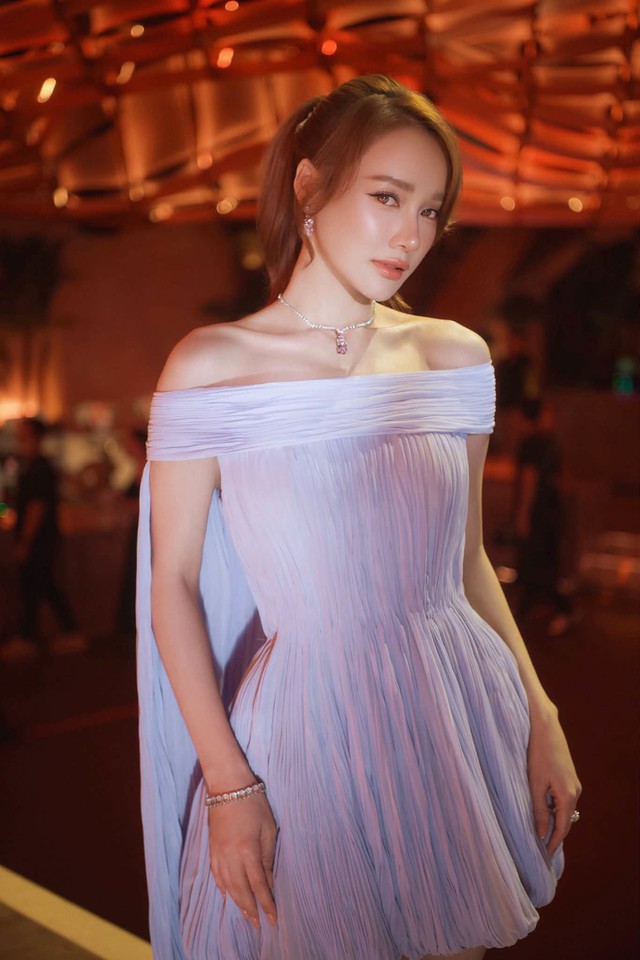 Nh&atilde; Phương tươi tắn b&ecirc;n Minh Tuyết, Midu - Ảnh 1.