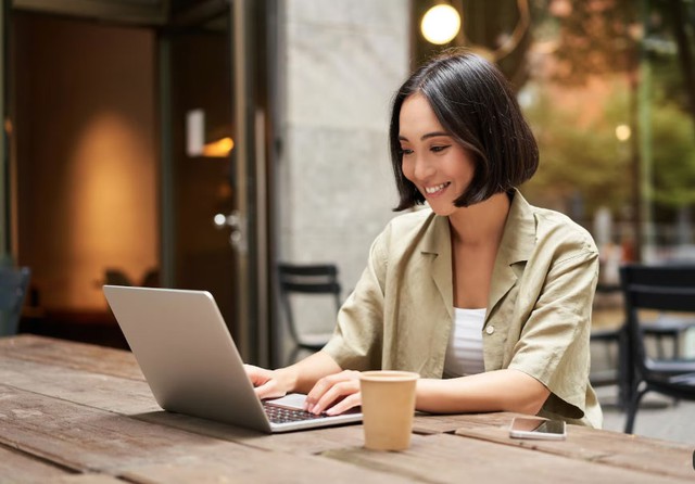 Tuổi trung ni&ecirc;n mới thấm: Phụ nữ muốn sống an y&ecirc;n nhất định phải vun đắp 3 điều - Ảnh 2.