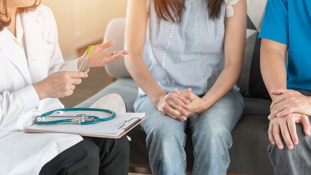 Sau 4 lần t&igrave;m tinh tr&ugrave;ng thất bại, người đ&agrave;n &ocirc;ng 40 tuổi bất ngờ c&oacute; cơ hội l&agrave;m cha - Ảnh 1.