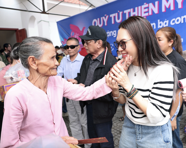 Mỹ T&acirc;m vinh danh V&igrave; những đ&oacute;ng g&oacute;p cho cộng đồng trong sự kiện 2026 - Ảnh 2.