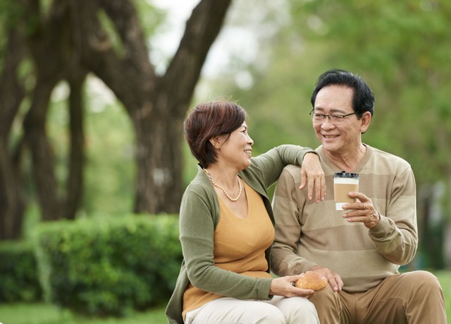 Về già mới thấm: Người sống khổ sở thường khó bỏ 3 điều - Ảnh 1.