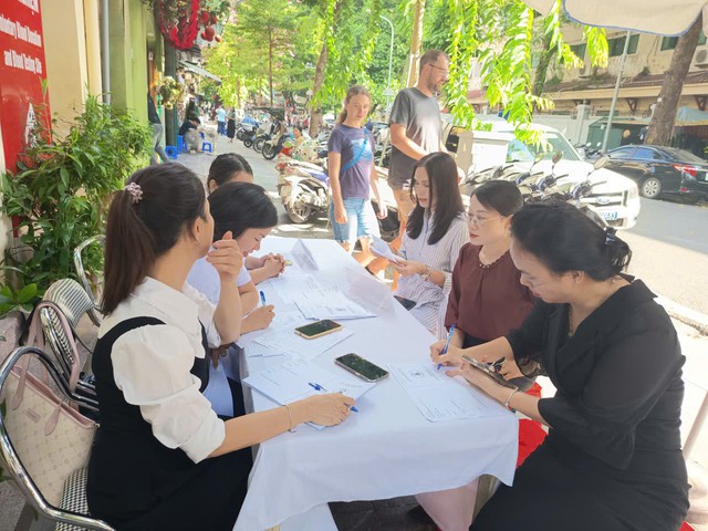 Phường Hoàn Kiếm tổ chức khám sàng lọc sức khỏe sinh sản miễn phí cho lao động nữ - Ảnh 5.