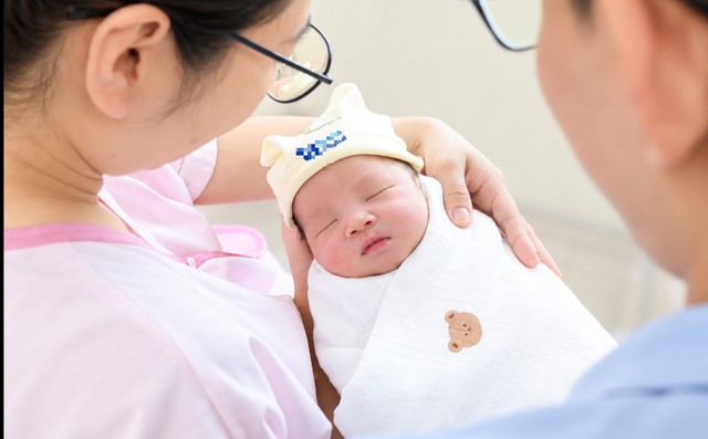 Người phụ nữ hiếm muộn, mong con hơn 3 năm mới ph&aacute;t hiện tắc cả hai v&ograve;i trứng - Ảnh 1.