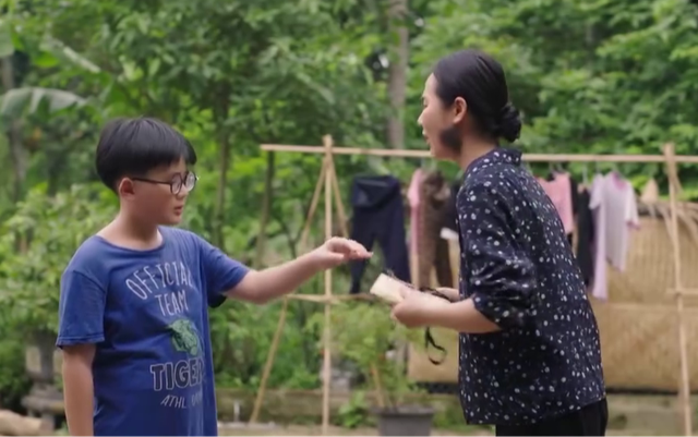 Huyền Lizzie v&agrave; tập phim cảm động về cuộc sống kh&oacute; khăn trong Căn nh&agrave; kh&ocirc;ng m&aacute;i che - Ảnh 2.