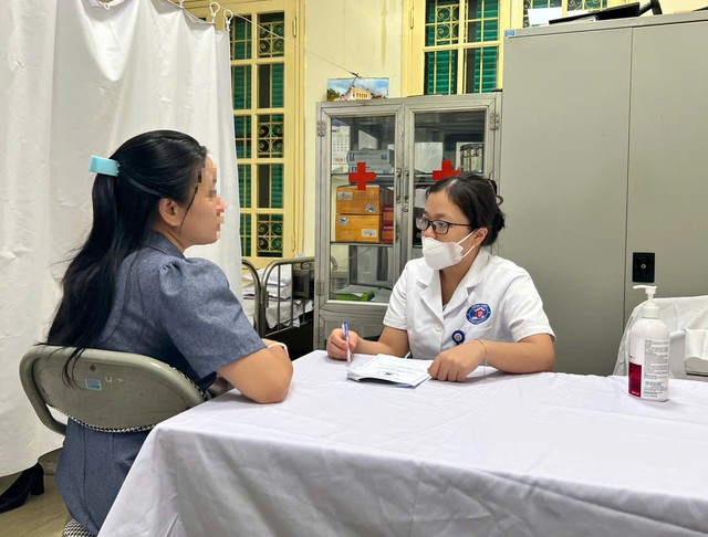 Phường Hoàn Kiếm tổ chức khám sàng lọc sức khỏe sinh sản miễn phí cho lao động nữ - Ảnh 6.