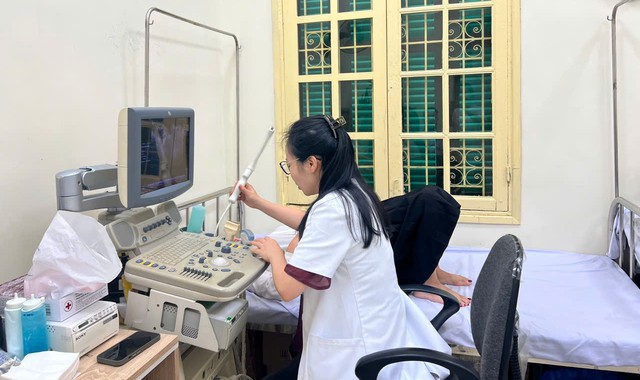 Phường Hoàn Kiếm tổ chức khám sàng lọc sức khỏe sinh sản miễn phí cho lao động nữ - Ảnh 7.