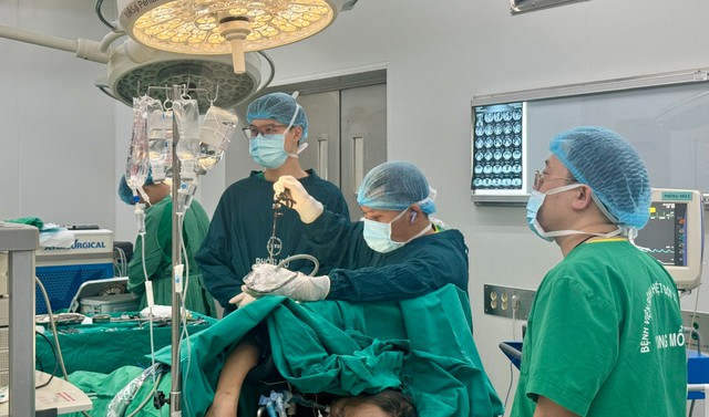 Ho ra đờm có mùi giống phân, người đàn ông phát hiện tình trạng hiếm gặp - Ảnh 1.