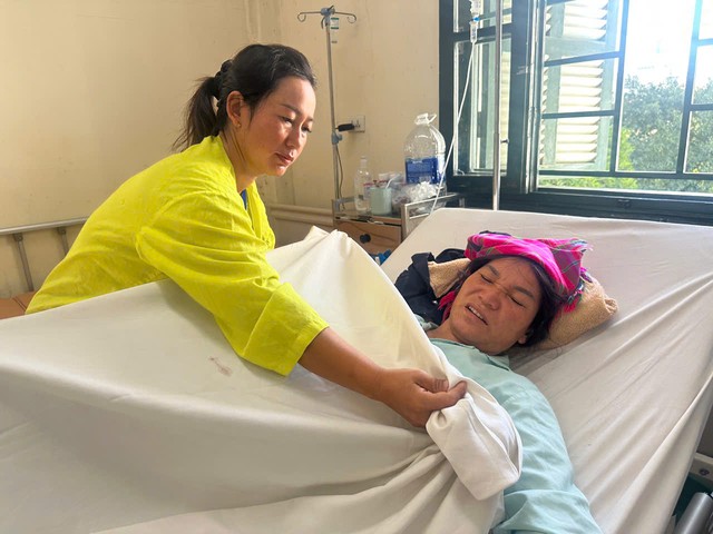 MS 1124: Một mình nuôi con trai khuyết tật, người mẹ Hà Nhì giờ mang bệnh cần chi phí phẫu thuật - Ảnh 3.