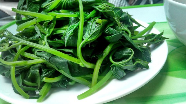 Luộc rau nên đậy vung hay mở vung để rau giữ màu xanh - Ảnh 4.