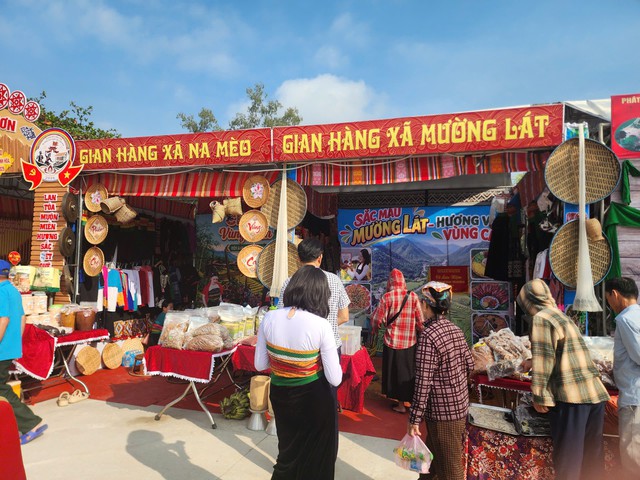Phi&ecirc;n chợ v&ugrave;ng cao xứ Thanh tại Lam Kinh hội tụ văn h&oacute;a v&agrave; ẩm thực đặc sắc - Ảnh 11.