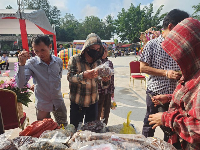 Phi&ecirc;n chợ v&ugrave;ng cao xứ Thanh tại Lam Kinh hội tụ văn h&oacute;a v&agrave; ẩm thực đặc sắc - Ảnh 6.