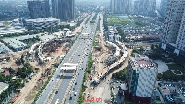 GĐXH - Được khởi c&ocirc;ng từ th&aacute;ng 4/2025 với tổng vốn đầu tư gần 2.400 tỷ đồng, dự &aacute;n n&uacute;t giao kh&aacute;c mức giữa V&agrave;nh đai 3.5 v&agrave; Đại lộ Thăng Long đang đẩy nhanh tiến độ thi c&ocirc;ng. - Ảnh 1.