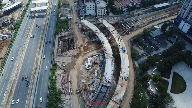 GĐXH - Được khởi c&ocirc;ng từ th&aacute;ng 4/2025 với tổng vốn đầu tư gần 2.400 tỷ đồng, dự &aacute;n n&uacute;t giao kh&aacute;c mức giữa V&agrave;nh đai 3.5 v&agrave; Đại lộ Thăng Long đang đẩy nhanh tiến độ thi c&ocirc;ng. - Ảnh 2.