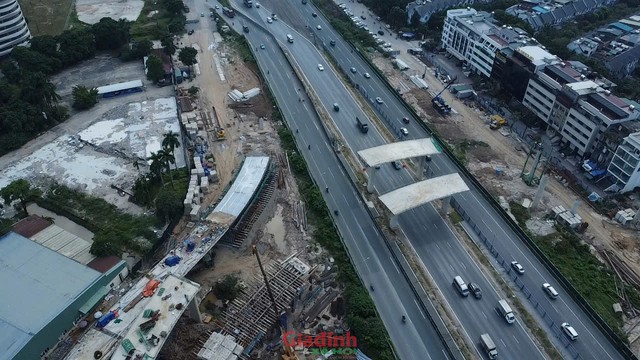 GĐXH - Được khởi c&ocirc;ng từ th&aacute;ng 4/2025 với tổng vốn đầu tư gần 2.400 tỷ đồng, dự &aacute;n n&uacute;t giao kh&aacute;c mức giữa V&agrave;nh đai 3.5 v&agrave; Đại lộ Thăng Long đang đẩy nhanh tiến độ thi c&ocirc;ng. - Ảnh 7.