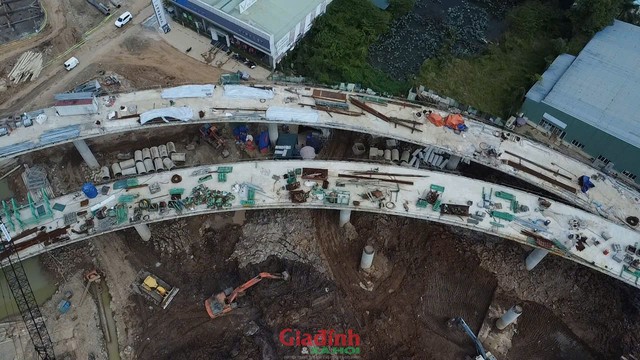 GĐXH - Được khởi c&ocirc;ng từ th&aacute;ng 4/2025 với tổng vốn đầu tư gần 2.400 tỷ đồng, dự &aacute;n n&uacute;t giao kh&aacute;c mức giữa V&agrave;nh đai 3.5 v&agrave; Đại lộ Thăng Long đang đẩy nhanh tiến độ thi c&ocirc;ng. - Ảnh 9.