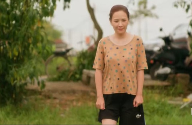 Đội b&oacute;ng nữ l&agrave;ng Xu&acirc;n - Tập 9: Trước &acirc;m mưu ph&aacute; đội b&oacute;ng chiếm đất, Đại &uacute;y C&ocirc;ng an l&agrave;m HLV cho đội b&oacute;ng - Ảnh 2.