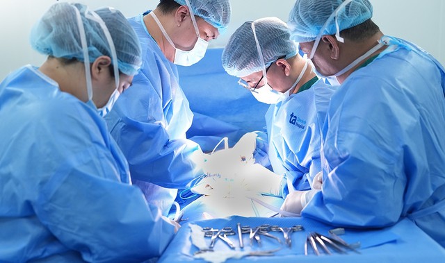 Người đ&agrave;n &ocirc;ng 33 tuổi ph&aacute;t hiện ung thư tinh ho&agrave;n sau một th&aacute;ng điều trị vi&ecirc;m kh&ocirc;ng cải thiện - Ảnh 1.