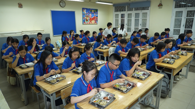 Cấm thu quỹ phụ huynh, c&oacute; thể tự nguyện đ&oacute;ng tiền ủng hộ trường lớp  - Ảnh 1.
