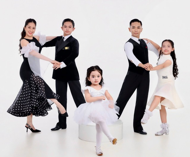 'Đội hình đẹp như mơ' của nhà Khánh Thi - Phan Hiển - Ảnh 8.
