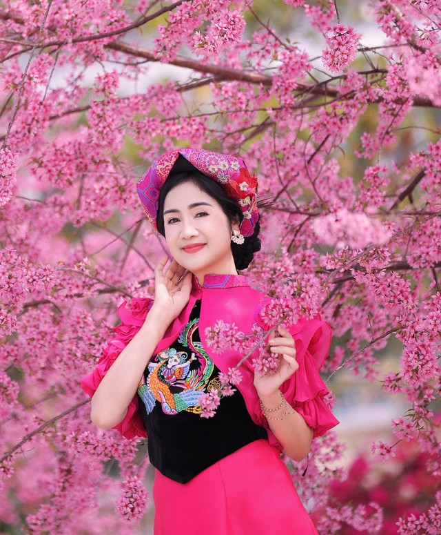 NSND Thu H&agrave; 'L&aacute; ngọc c&agrave;nh v&agrave;ng' khoe nhan sắc tuổi sắp hưu - Ảnh 8.