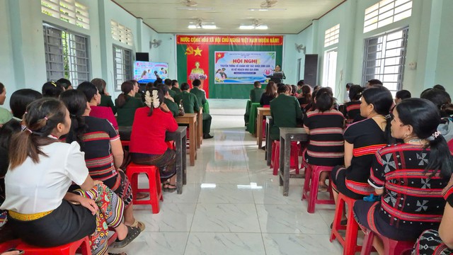 Phụ nữ Bộ đội Bi&ecirc;n ph&ograve;ng Quảng Trị mang kiến thức chăm s&oacute;c sức khỏe sinh sản đến v&ugrave;ng bi&ecirc;n - Ảnh 1.