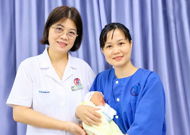 60 ph&uacute;t gi&agrave;nh giật sự sống, bảo tồn tử cung cho sản phụ mang thai 36 tuần c&oacute; khối u xơ 15cm - Ảnh 1.