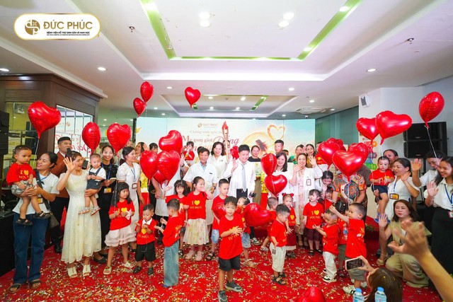 Ng&agrave;y hội gia đ&igrave;nh Đức Ph&uacute;c lan tỏa y&ecirc;u thương, 10 cơ hội IVF được trao cho gia đ&igrave;nh hiếm muộn - Ảnh 1.