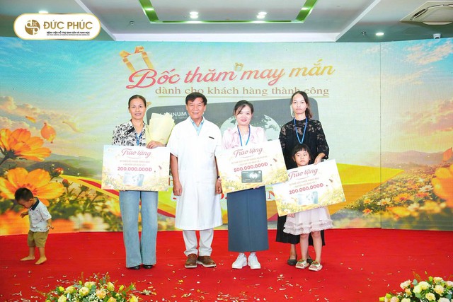 Ng&agrave;y hội gia đ&igrave;nh Đức Ph&uacute;c lan tỏa y&ecirc;u thương, 10 cơ hội IVF được trao cho gia đ&igrave;nh hiếm muộn - Ảnh 4.