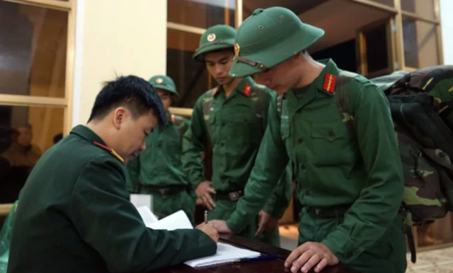 Trốn nghĩa vụ qu&acirc;n sự c&oacute; thể bị xử l&yacute; h&igrave;nh sự? - Ảnh 1.