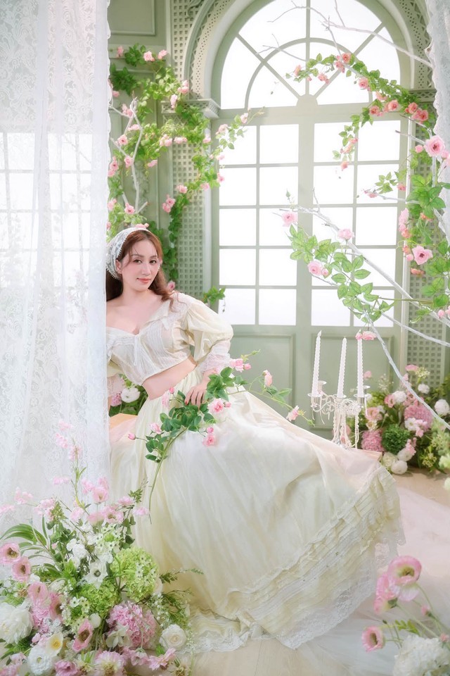 Khánh Thi bất ngờ trước lời nhận xét của Phan Hiển trong bộ ảnh mới - Ảnh 2.