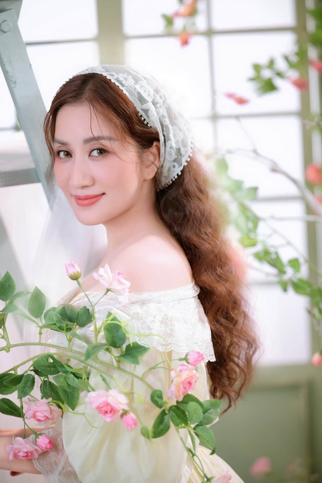 Khánh Thi bất ngờ trước lời nhận xét của Phan Hiển trong bộ ảnh mới - Ảnh 3.