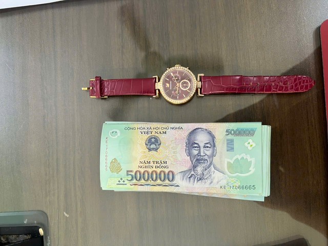 H&agrave; Nội: Ai l&agrave;m rơi đồng hồ Rolex, Swarovski v&agrave; tập tiền 500.000 đồng cần khẩn trương đến C&ocirc;ng an nhận lại t&agrave;i sản - Ảnh 2.