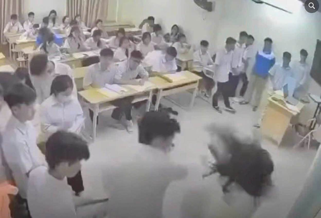 H&agrave; Nội: Khởi tố, bắt tạm giam nam sinh lớp 12 đ&aacute;nh c&ocirc; gi&aacute;o g&atilde;y xương mũi - Ảnh 1.