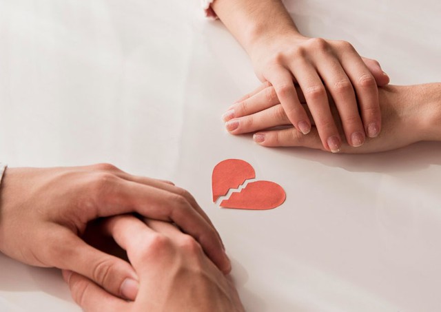 Ngoại t&igrave;nh bị ph&aacute;t hiện, nữ đại gia chi hơn 1 tỷ đồng n&iacute;u k&eacute;o bạn trai - Ảnh 1.