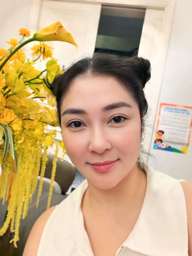 Hoa hậu Nguyễn Thị Huyền khoe ảnh gây tò mò với khán giả - Ảnh 1.