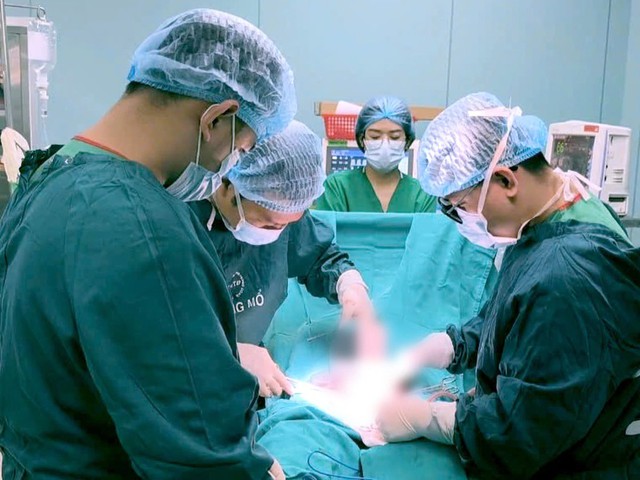 Nam thanh ni&ecirc;n ở H&agrave; Nội bị v&ograve;ng kim loại siết chặt v&ugrave;ng k&iacute;n: Cảnh b&aacute;o tai nạn ph&ograve;ng the v&igrave; sự t&ograve; m&ograve; của nam giới - Ảnh 2.