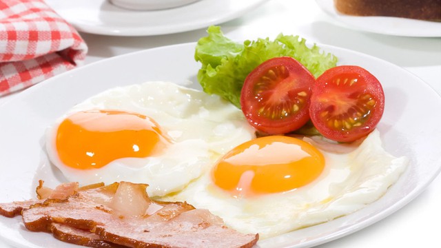 Trẻ ăn trứng gà có bị dậy thì sớm không? Bác sĩ giải đáp thắc mắc - Ảnh 3.