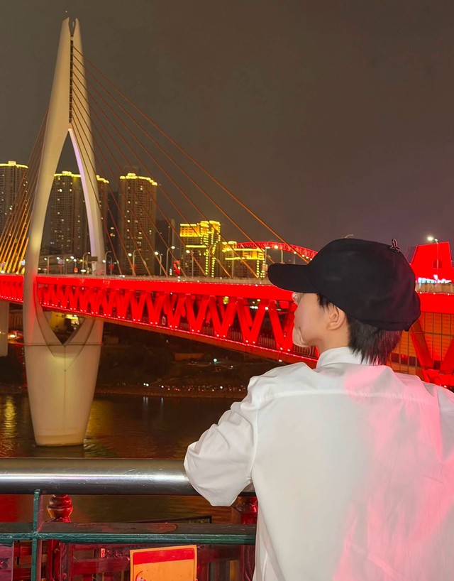 Đức Ph&uacute;c sau phẫu thuật thẩm mỹ: Nhận diện phi&ecirc;n bản mới của nam ca sĩ - Ảnh 1.