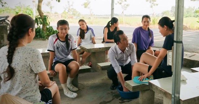 Tâm và Phú: Cuộc hôn nhân thần tốc trong đội bóng nữ làng Xuân - Ảnh 3.