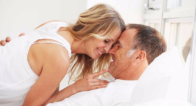 L&agrave;m c&aacute;ch n&agrave;o để duy tr&igrave; sức khỏe trong "chuyện ấy" ở người cao tuổi v&agrave; đảm an to&agrave;n - Ảnh 2.