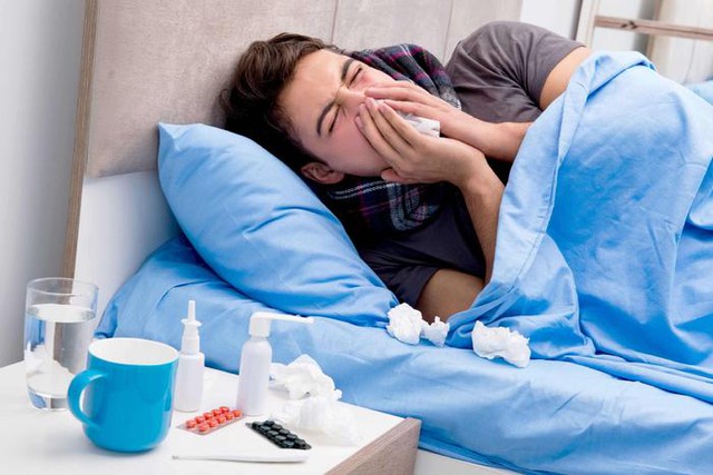 Vì sao cúm A vẫn có thể nguy hiểm dù chỉ sốt nhẹ và có thể gây suy hô hấp như thế nào? - Ảnh 2.