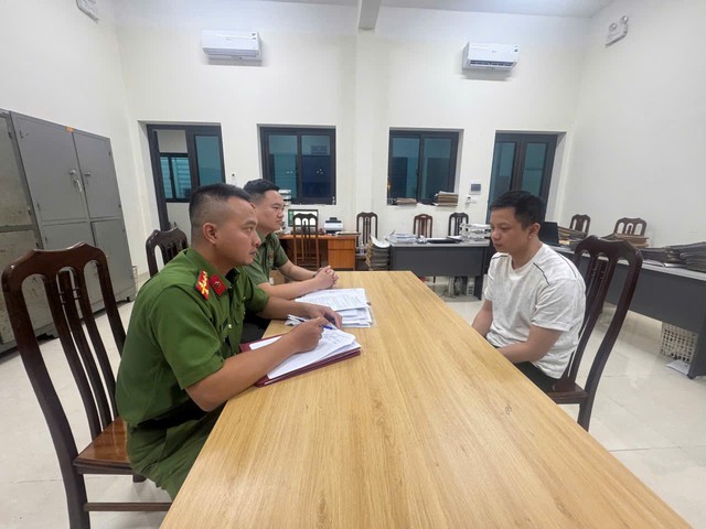 Hà Nội: 2 giảng viên đại học bị khởi tố vì liên quan đến đường dây làm giả bằng cấp quy mô lớn - Ảnh 4.