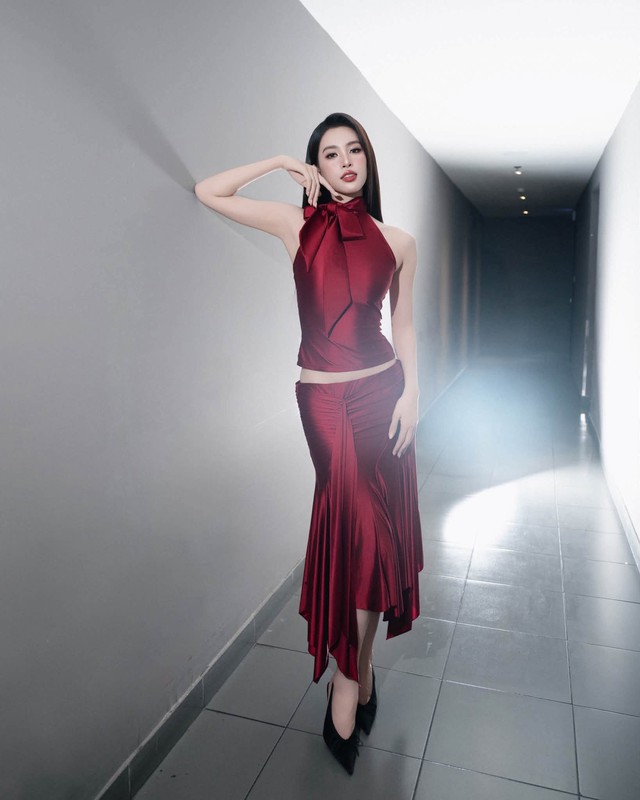 Khổng T&uacute; Quỳnh xinh đẹp tuổi 35 v&agrave; H ' Hen Ni&ecirc; hạnh ph&uacute;c b&ecirc;n con g&aacute;i tại trời &Acirc;u - Ảnh 6.