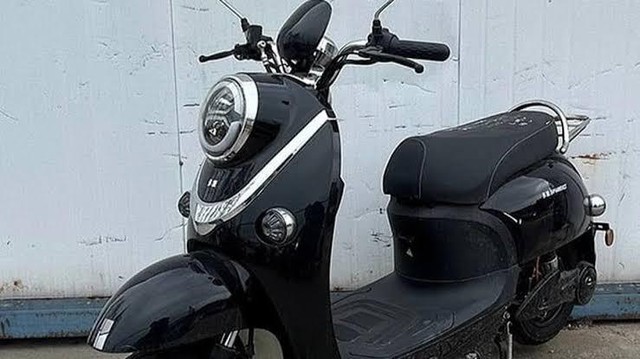 Xe m&aacute;y điện gi&aacute; 7,4 triệu đồng thiết kế nhỏ gọn đi 50km/lần sạc sẽ b&aacute;n ở Việt Nam? - Ảnh 2.