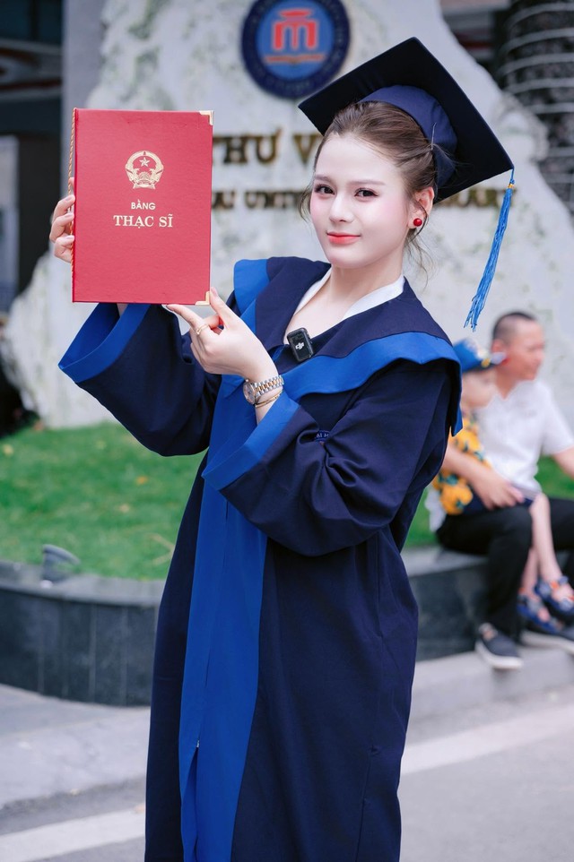Căn nhà không mái che: Cô bán bánh rán vui tính 'gây sốt' dù chỉ xuất hiện 1 phút - Ảnh 2.