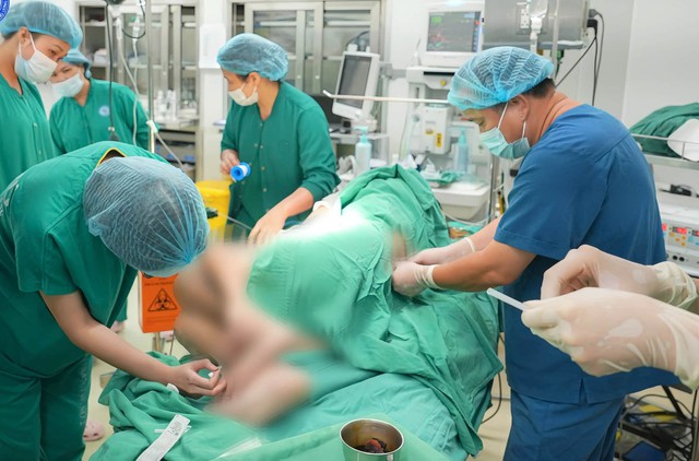Ca mổ lấy thai đặc biệt ở sản phụ ung thư v&uacute; di căn nhiều vị tr&iacute; - Ảnh 2.