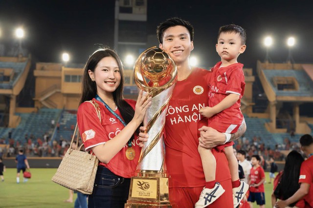 Đo&agrave;n Văn Hậu h&eacute; lộ nghề tay tr&aacute;i: Nếu kh&ocirc;ng l&agrave;m ng&ocirc;i sao b&oacute;ng đ&aacute; - Ảnh 3.