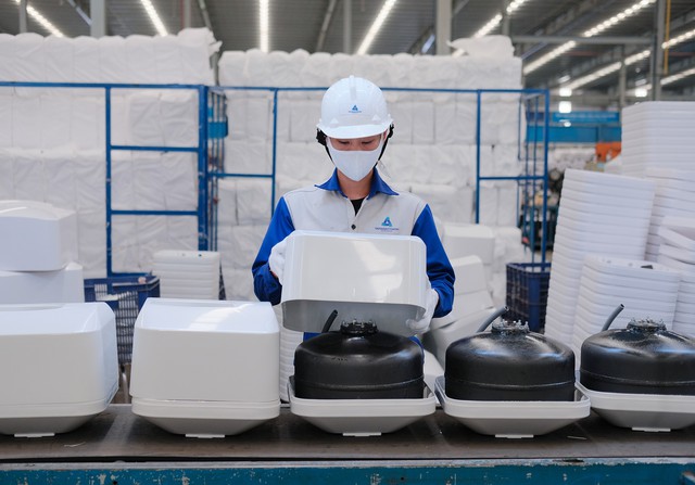 24 năm, một ti&ecirc;u chuẩn an to&agrave;n: v&igrave; sao b&igrave;nh nước n&oacute;ng cao cấp Rossi được hai thế hệ tin chọn?  - Ảnh 2.